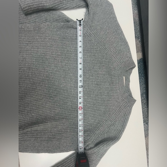 J.Crew collection side split gray cashmere crew neck sweater. Size L - Picture 11 of 11